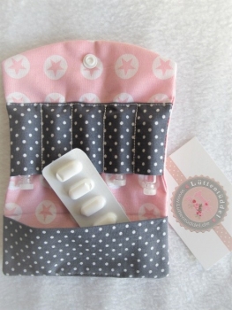 Preview: ♥ Button Sterne rosa mit Punkte grau Globuli Täschchen, Notfall Täschchen Tampon Pillentäschchen ♥ © Lüttentüddel