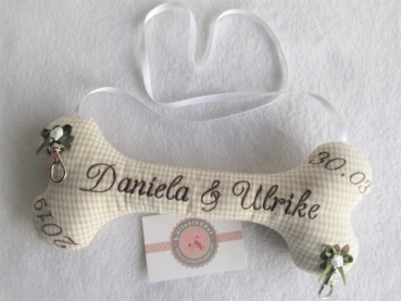 Preview: ♥ Zauberhaftes Ringkissen Knochen Wunschname Stickerei Hochzeit Standesamt  Hochzeitsknochen Just Married von LüttentüddelI