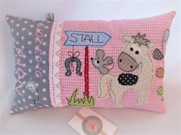 ★ ca. 35x25 cm Kissen Pferd Stall Wunschname Geburt Taufe Einschulung Reisekissen  ★ von Lüttentüddel