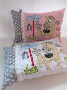 ★ ca. 35x25 cm Kissen Pferd Stall Wunschname Geburt Taufe Einschulung Reisekissen  ★ von Lüttentüddel