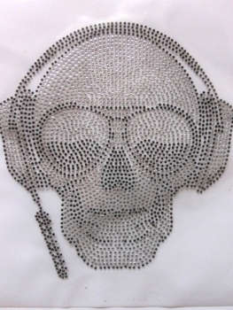 Preview: Skull DJ Kopfhörer Bügelbild STRASS  Hotfix  Disko Party Shirt Jacke Tasche