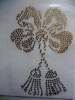 Pompon Quaste Blüte Strass HOTFIX HOTGLUE Bügelbild Applikation