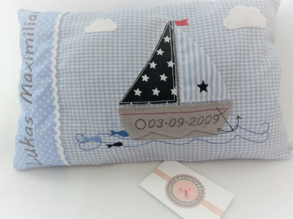 ★ 35x23 cm Kissen Geburt Einschulung KITA Kissen to Go Schmusekissen Taufe Boot Segelboot Name ★ von Lüttentüddel