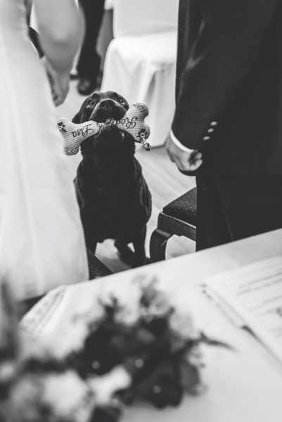 ♥ Zauberhaftes Ringkissen Knochen Wunschname Stickerei Hochzeit Standesamt  Hochzeitsknochen Just Married von LüttentüddelI