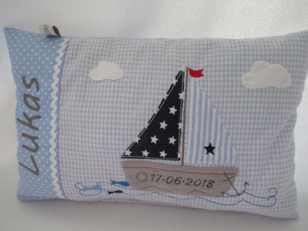 ★ 35x23 cm Kissen Geburt Boot Segelboot Name Kita Genschen Einschulung Taufe Geburtstag ★ von Lüttentüddel
