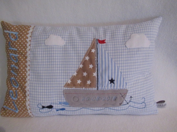★ 35x23 cm Kissen Geburt Taufe Einschulung KITA Boot Segelboot Wunschname ★ von Lüttentüddel