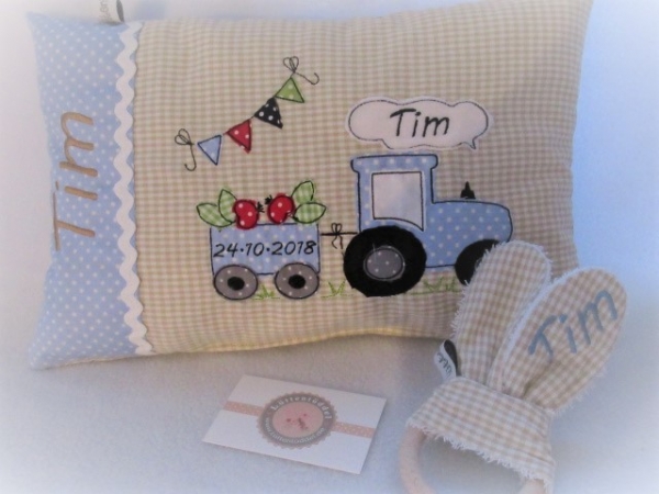 ★ 35x23 cm Kissen Geburt Taufe Einschulung KITA Kissen to go... Schmusekissen Traktor Trecker Name ★ von Lüttentüddel