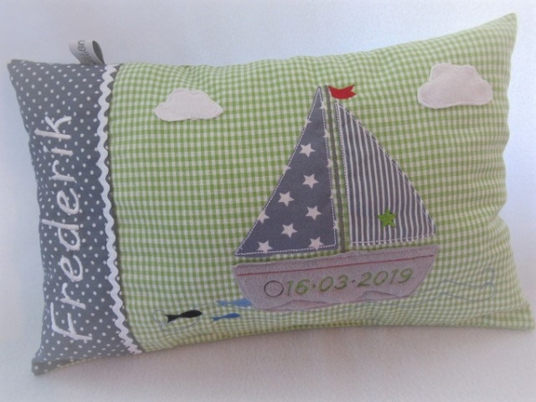 ★ 35x23 cm Kissen Geburt Taufe Einschulung KITA Boot Segelboot Wunschname ★ von Lüttentüddel
