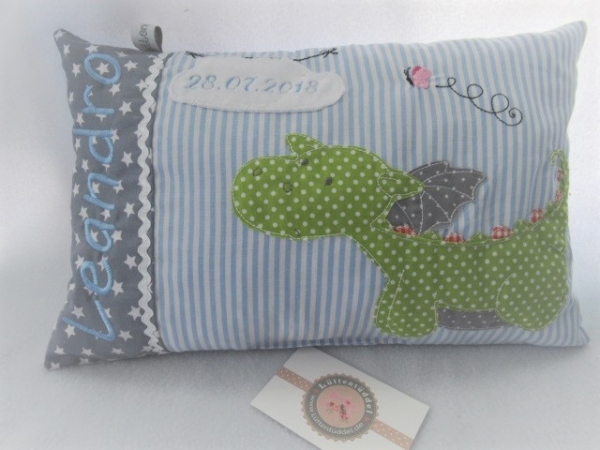 ★ ca. 35x25 cm Kissen Drache Wunschname Geburt Taufe Einschulung Reisekissen  ★ von Lüttentüddel