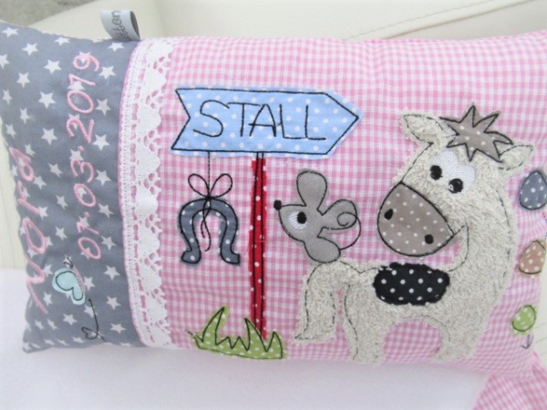 ★ ca. 35x25 cm Kissen Pferd Stall Wunschname Geburt Taufe Einschulung Reisekissen  ★ von Lüttentüddel