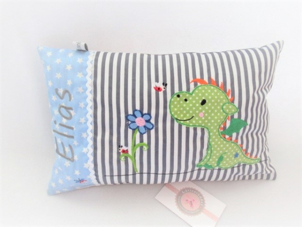 ★ ca. 35x25 cm Kissen kleiner süßer Drache Wunschname Geburt Taufe Einschulung Reisekissen  ★ von Lüttentüddel