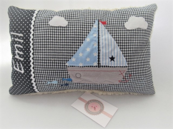 ★ 35x23 cm Kissen Geburt Taufe Einschulung KITA Boot Segelboot Wunschname ★ von Lüttentüddel