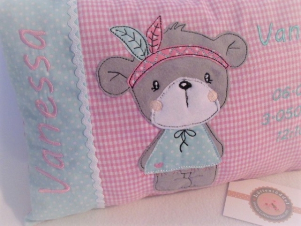 ca. 35x25 cm Kissen kleines tapferes Indianer Bär Mädchen Baby Wunschname Geburt Taufe Einschulung Reisekissen von Lüttentüddel
