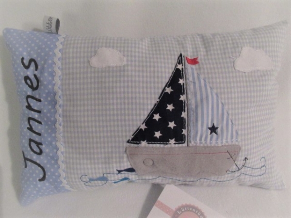 ★ 35x23 cm Kissen Geburt Einschulung KITA Kissen to Go Schmusekissen Taufe Boot Segelboot Name ★ von Lüttentüddel