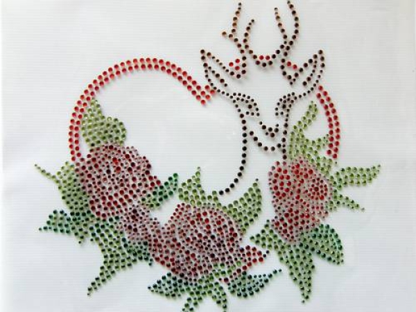 zauberhaftes Reh mit Herz aus Strass Bügelbild Hotfix Hotglue