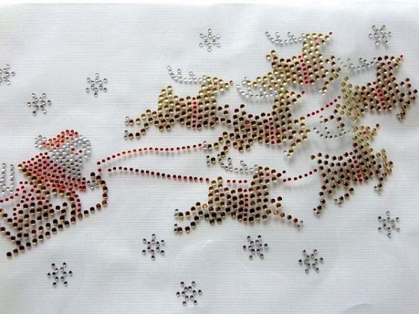 Hirsch Hirsche mit Schlitten und Weihnachtsmann Strass Bügelbild Hotfix Hotglue