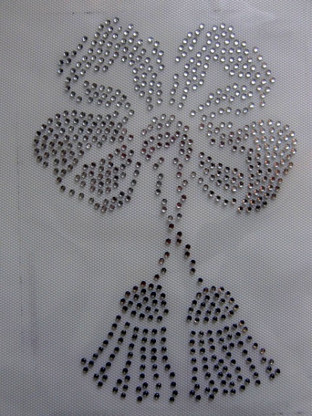 Pompon Quaste Blüte Strass HOTFIX HOTGLUE Bügelbild Applikation